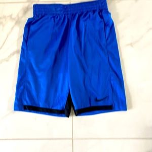 Nike basketball short for boys